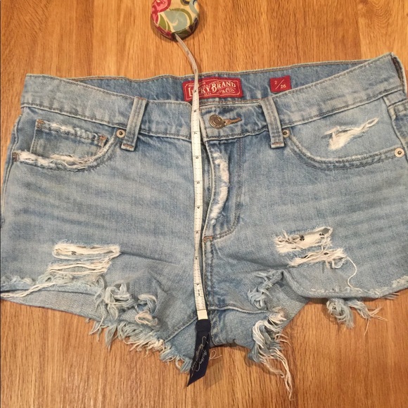 Lucky brand distressed denim shorts 2/26 - Picture 5 of 6